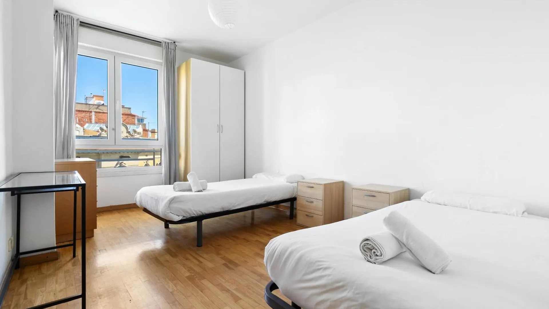 Stylish 4Br City View Apt Near Sagrada Familia Barcelona