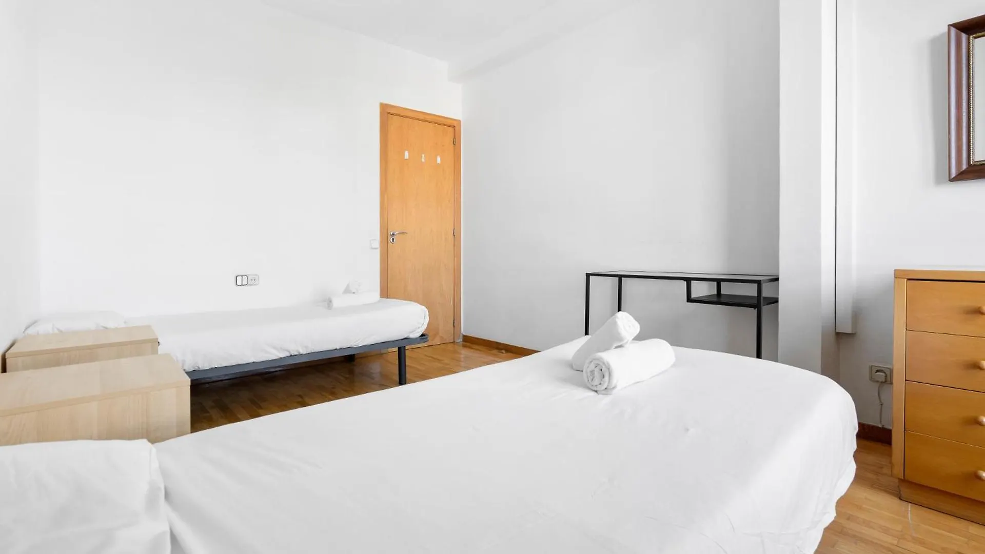 Stylish 4Br City View Apt Near Sagrada Familia Barcelona Apartment