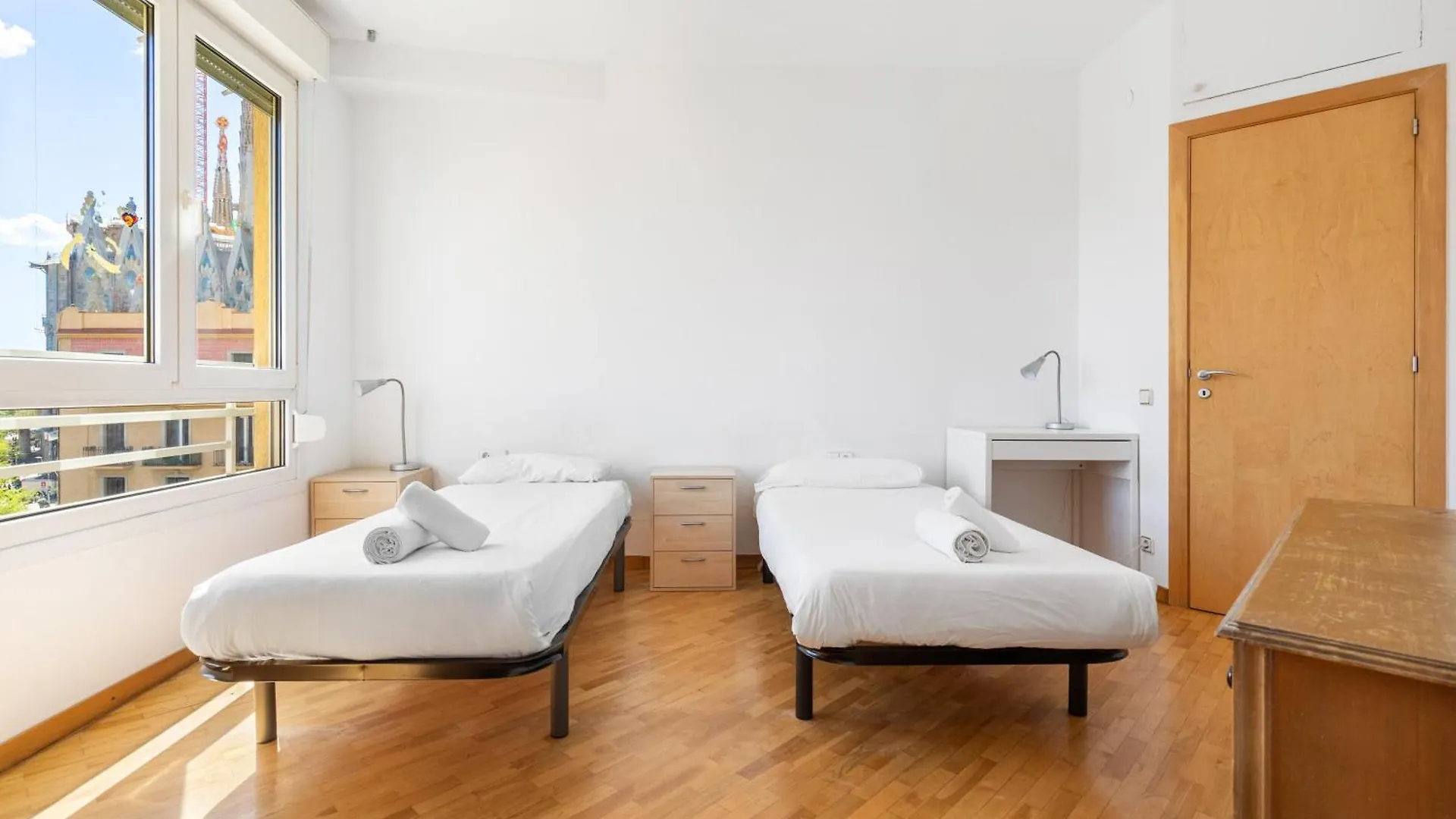 Stylish 4Br City View Apt Near Sagrada Familia Barcelona Spain