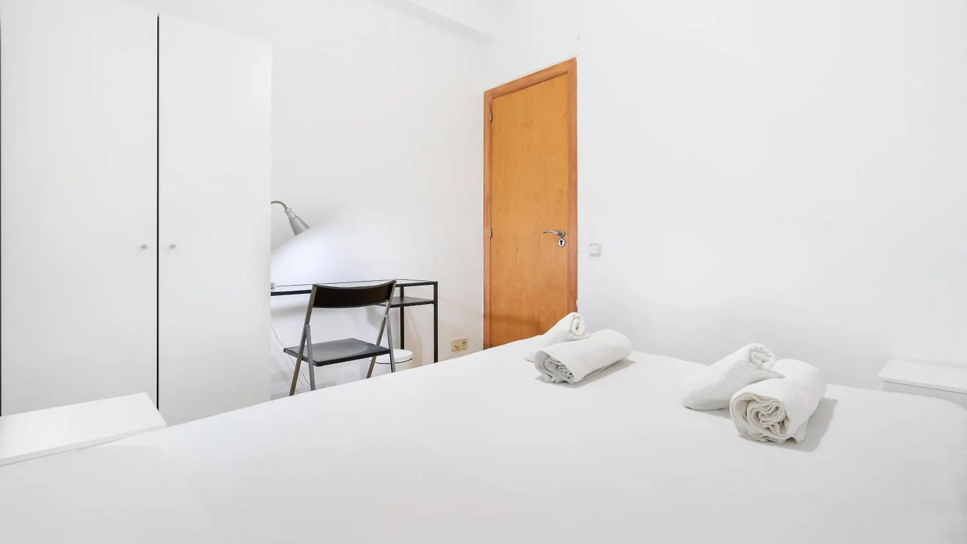 Stylish 4Br City View Apt Near Sagrada Familia Barcelona 0*,  Spain