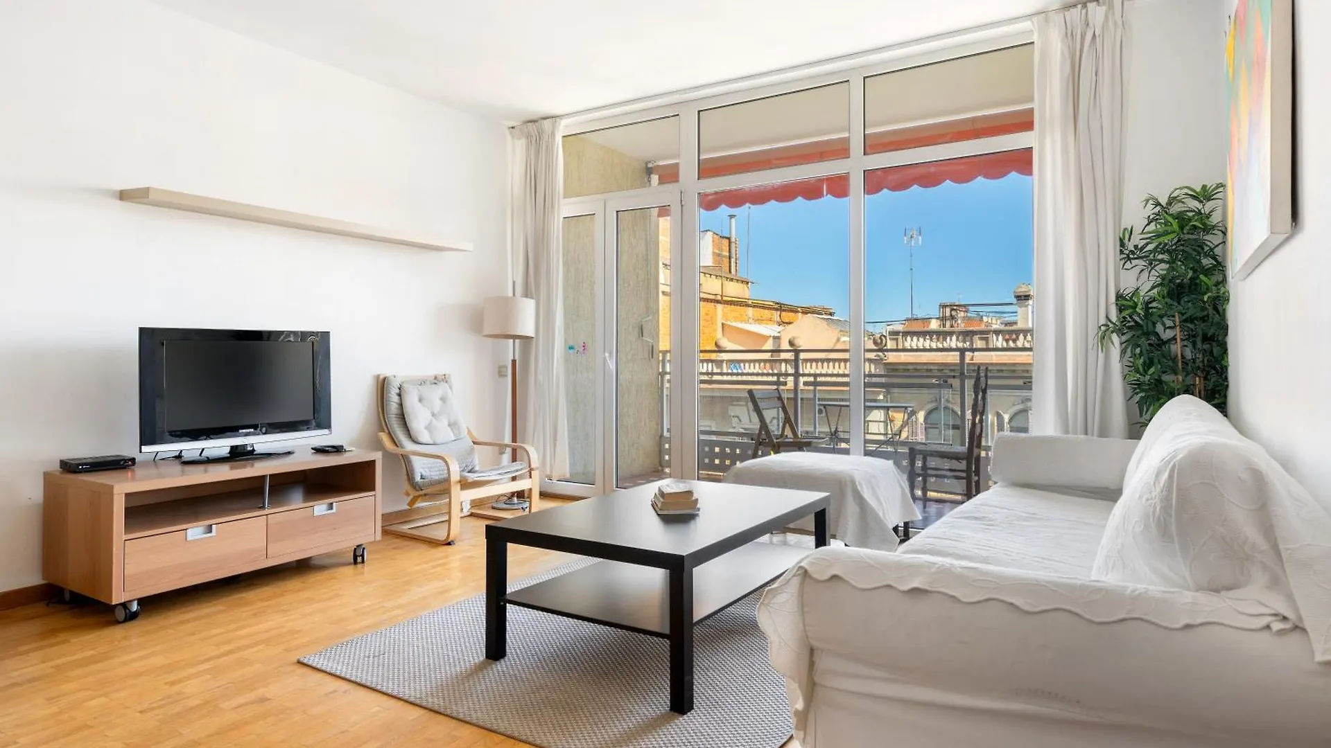 Stylish 4Br City View Apt Near Sagrada Familia Barcelona